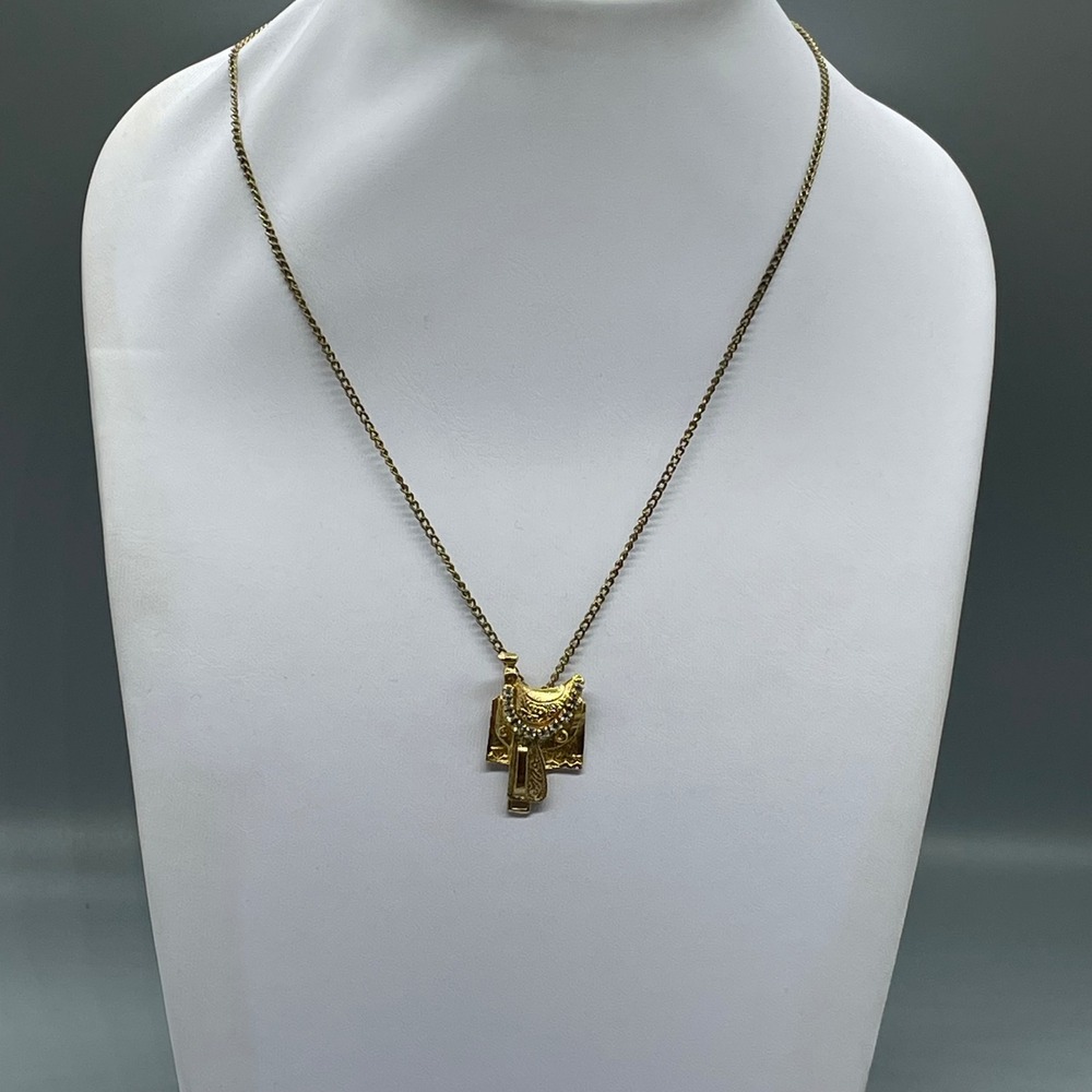 Gold Tone Western Horse Saddle Rhinestone Pendant Necklace Equestrian Cowgirl
